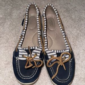 Women’s sperry boat shoes, size 9